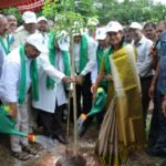 విద్యార్థులు మొక్కలను దత్తత తీసుకుని కాపాడాలి