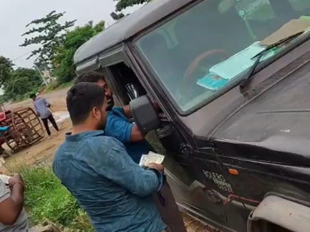 వాడగూడెం ఇసుక‌ ర్యాంపులో ఇష్టారాజ్యం