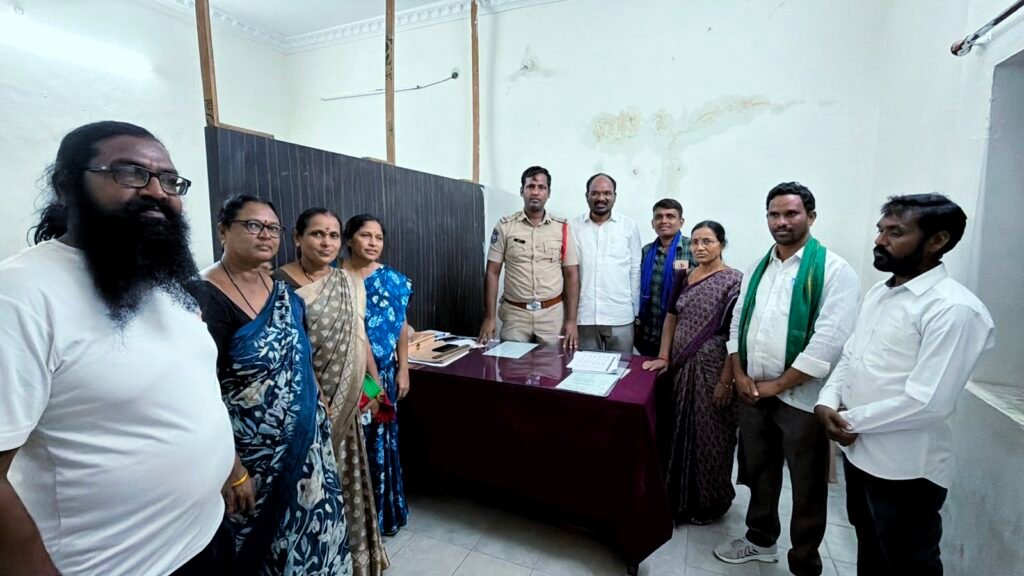 ఇంట్లో బంధించిన జయశ్రీకి న్యాయం చేయాలి