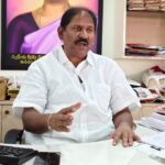 తలొంచి కాదు.. ఎదిరించి బతికిన!