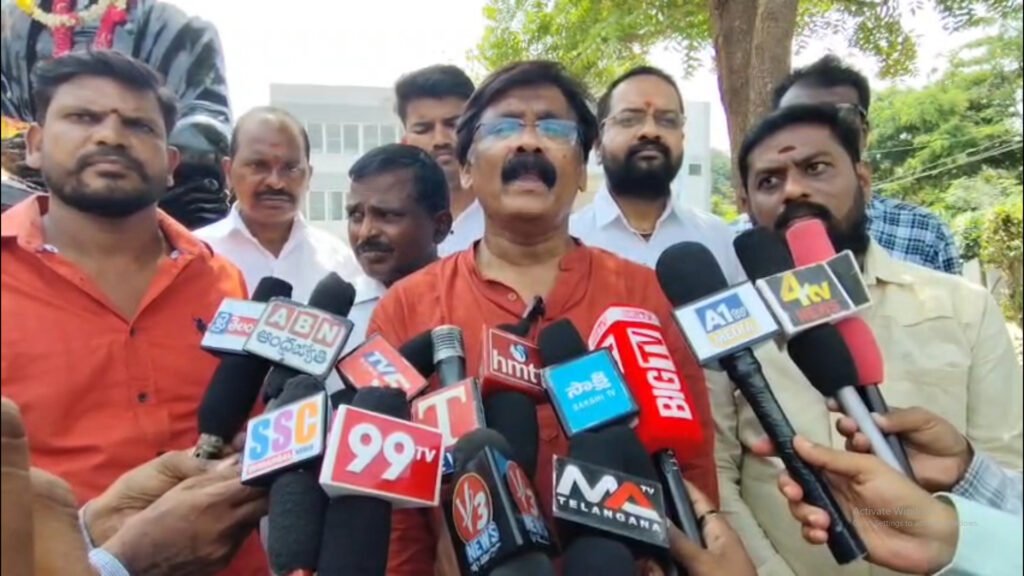 జర్నలిస్టులకు వెంటనే హెల్త్ కార్డులు మంజూరు చేయాలి